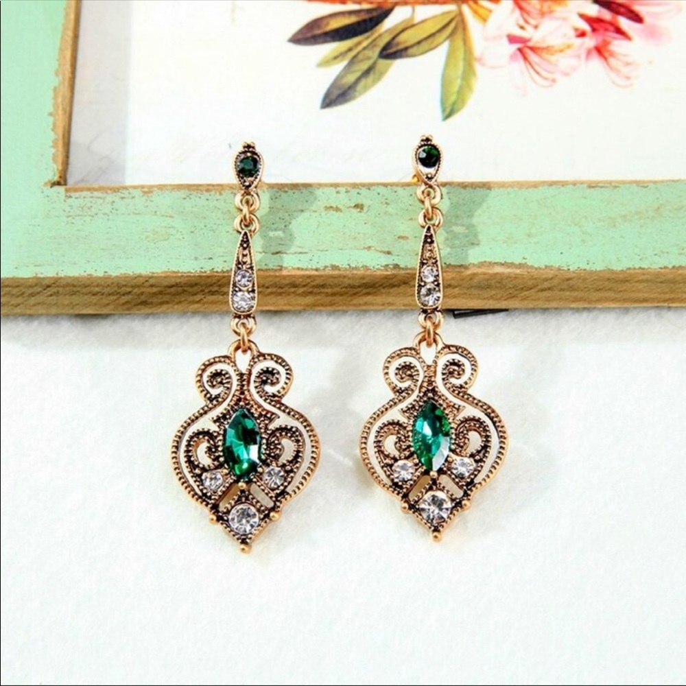 LAST ONE! Vintage Boho Green Antique Gold Earring